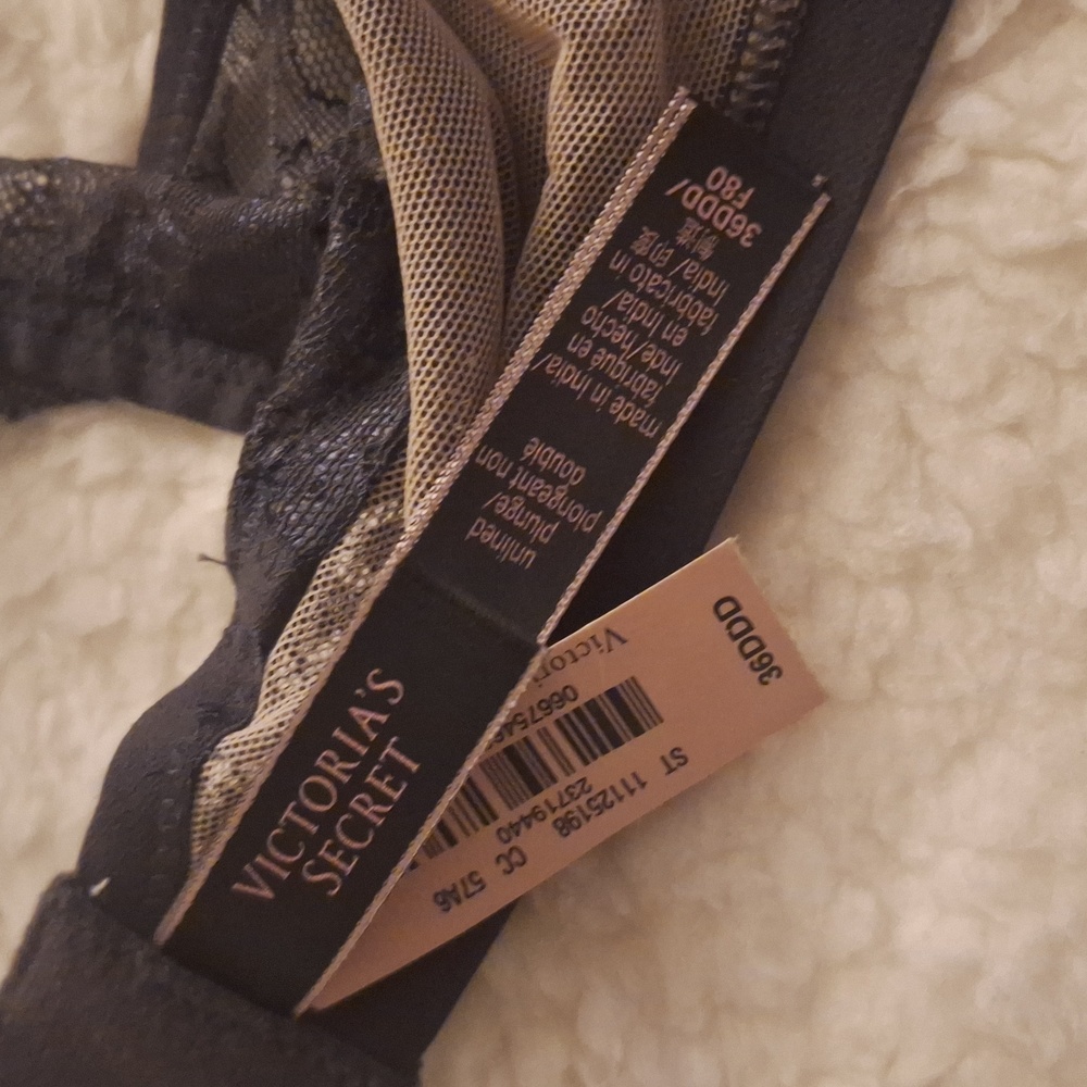 Victoria Secrets bra - Picture 3 of 3